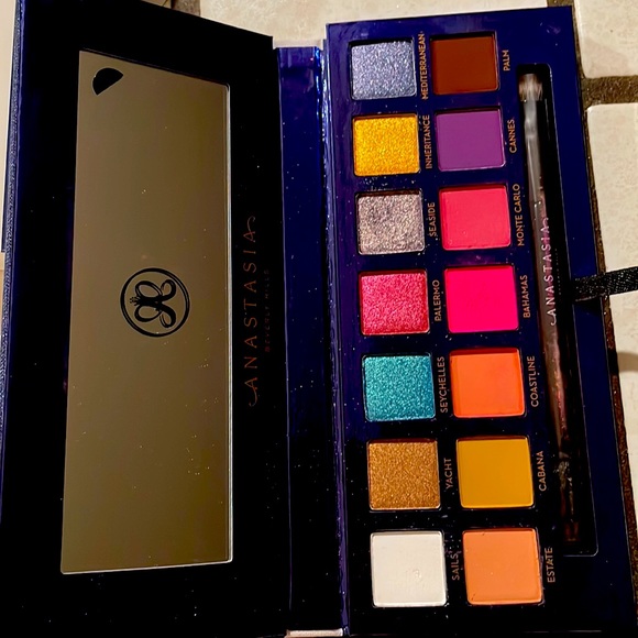 Anastasia Beverly Hills eyeshadow palette - Picture 3 of 4